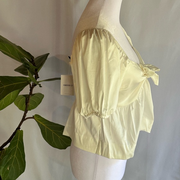 Forever 21 Puff Sleeve Cream Flounce Top NWT - Picture 3 of 5